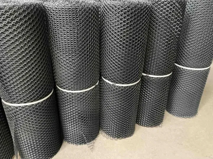 Сетка пластиковая чорная 20х20мм/2,20мм 2,00м/20,00м 3